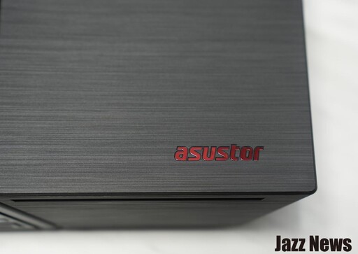 聽無損音樂或備高速份資料兩相宜！擁有六組M.2 SSD 的華芸FS6806X NAS開箱評測分享