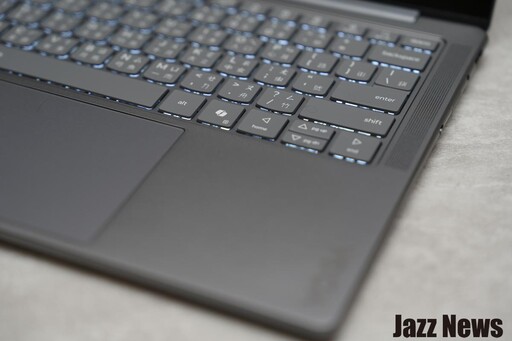 Lenovo Yoga Slim 7i Aura Edition（Gen 10）14吋高階家用筆電開箱評測分享：創作娛樂兩相宜！