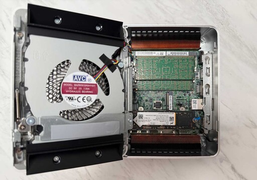 ASUS NUC 15 Pro+開箱評測分享：迷你電腦也能有強悍的AI效能與極致的擴充能力！