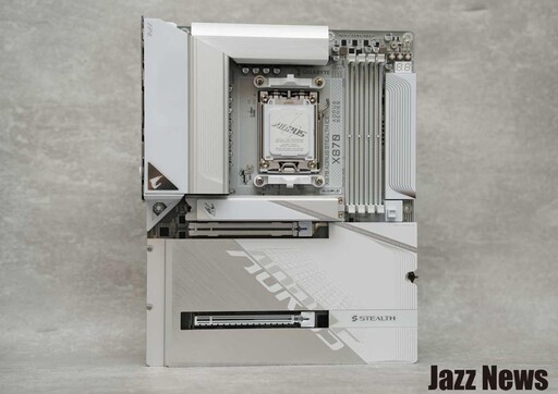 技嘉X870 AORUS STEALTH ICE主機板開箱評測分享：背插式簡潔設計白色控莫錯過 給你滿滿的高規格配置