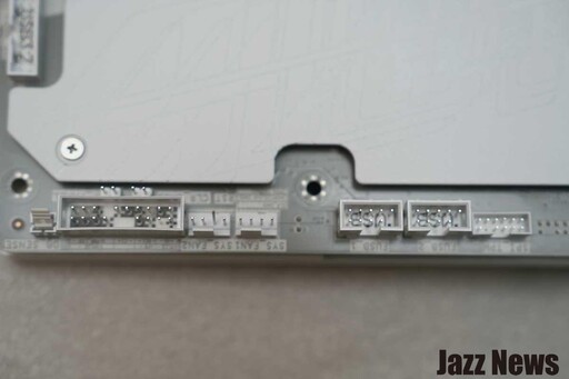 技嘉X870 AORUS STEALTH ICE主機板開箱評測分享：背插式簡潔設計白色控莫錯過 給你滿滿的高規格配置
