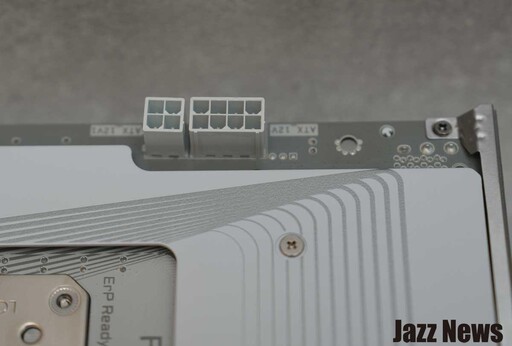 技嘉X870 AORUS STEALTH ICE主機板開箱評測分享：背插式簡潔設計白色控莫錯過 給你滿滿的高規格配置