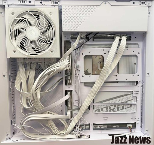 技嘉X870 AORUS STEALTH ICE主機板開箱評測分享：背插式簡潔設計白色控莫錯過 給你滿滿的高規格配置