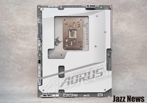 技嘉X870 AORUS STEALTH ICE主機板開箱評測分享：背插式簡潔設計白色控莫錯過 給你滿滿的高規格配置
