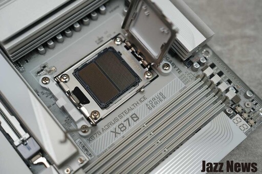 技嘉X870 AORUS STEALTH ICE主機板開箱評測分享：背插式簡潔設計白色控莫錯過 給你滿滿的高規格配置