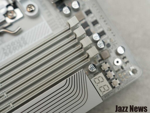 技嘉X870 AORUS STEALTH ICE主機板開箱評測分享：背插式簡潔設計白色控莫錯過 給你滿滿的高規格配置