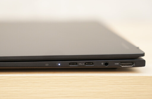 ASUS Zenbook 14 (UM3406)開箱：超輕薄效能優異是商務人士最佳AMD陣營中的親民Copilot+ PC選擇
