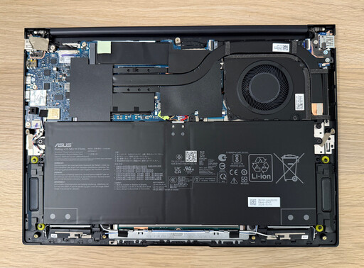 ASUS Zenbook 14 (UM3406)開箱：超輕薄效能優異是商務人士最佳AMD陣營中的親民Copilot+ PC選擇