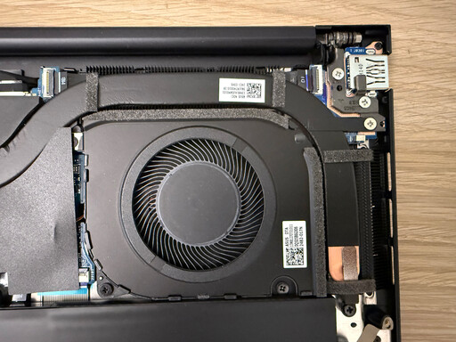ASUS Zenbook 14 (UM3406)開箱：超輕薄效能優異是商務人士最佳AMD陣營中的親民Copilot+ PC選擇
