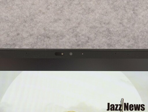 LG gram Pro 16吋極致輕薄AI筆電開箱評測：搭載Intel Ultra 9強大效能與AI功能令人驚艷！螢幕與鍵盤舒適度超加分