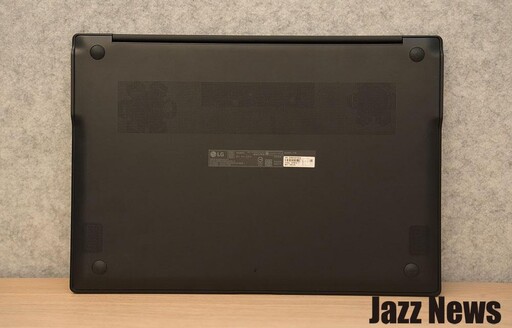 LG gram Pro 16吋極致輕薄AI筆電開箱評測：搭載Intel Ultra 9強大效能與AI功能令人驚艷！螢幕與鍵盤舒適度超加分