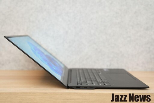 LG gram Pro 16吋極致輕薄AI筆電開箱評測:搭載Intel Ultra 9強大效能與AI功能令人驚艷!螢幕與鍵盤舒適度超加分