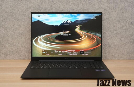 LG gram Pro 16吋極致輕薄AI筆電開箱評測：搭載Intel Ultra 9強大效能與AI功能令人驚艷！螢幕與鍵盤舒適度超加分