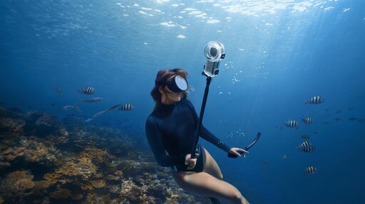 Insta360 X5 全景運動相機來了!8K 影像、AI 低光模式、拆卸式鏡頭全面進化,晝夜皆清晰!