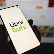 Uber Eats可能再漲價？伊利諾州擬推外送稅，恐波及全州民眾