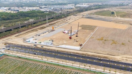 鴻海首座AI廠進駐高雄 鴻華先進電巴新廠預計明年完工