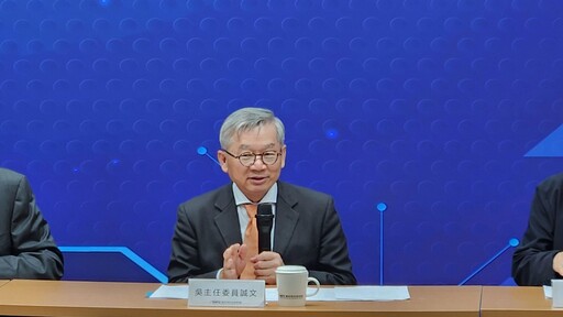 政府推AI十大建設 吳誠文曝4項新科技：機器人、量子、矽光子、主權AI