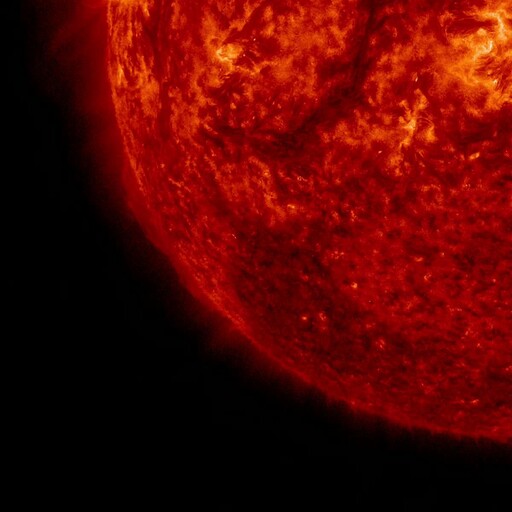 強烈磁暴侵襲地球51小時 衛星定位、電力系統恐受影響