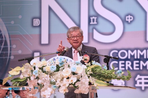 創造自己的傳奇！吳誠文分享少棒賽三振化解危機、勉畢業生勇於承擔