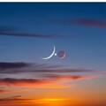 8月26日薄月伴火星現身西方夜空 與處女座繁星同框