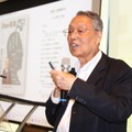 施振榮81歲自創AI分身 出書暢談如何玩轉AI、推廣王道思維
