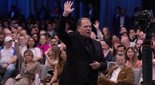 不再回頭!全球CRM龍頭Salesforce CEO讚Google 新AI比ChatGPT強太多