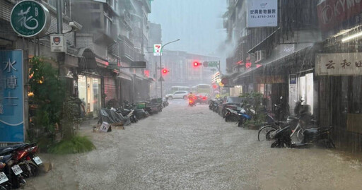 快訊／午後雷陣雨狂炸！北市吳興街排水不及 水淹半個輪胎高