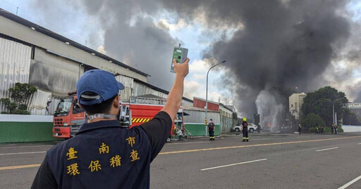 台南山上區工廠大火濃煙四起爆炸聲連連 環保局嚴密監控空品