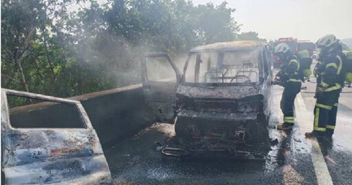 國1楊梅段火燒車！貨車「燒成火球」剩骨架 駕駛急停路肩逃命