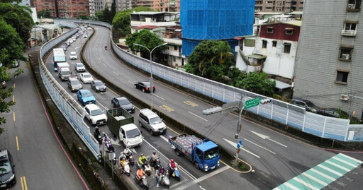 蛋車「祥和賽道」甩百顆蛋騎士慘犁田 駕駛恐罰9千吊照1年