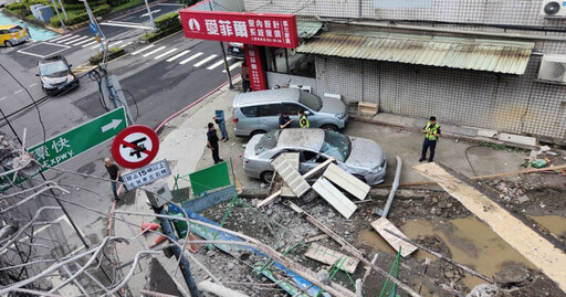 聯結車鋼筋翻覆重創忠孝橋 修復恐花兩個月金額初估飆破七位數