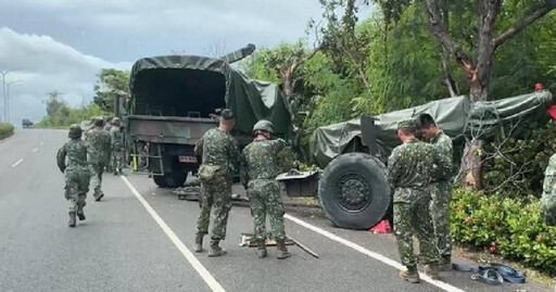 八軍團開戰術輪車拖砲彈竟「失控撞路樹」 害7人受傷送醫