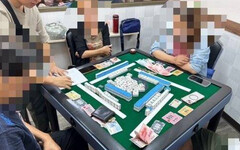 蘆洲麻將棋牌社變賭場！警方突襲拘捕36名賭客 查獲30萬賭金