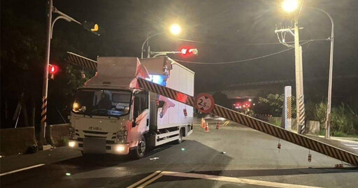 駕駛不熟路況釀禍！大貨車撞限高架卡住 蘆竹區公所追究賠償責任