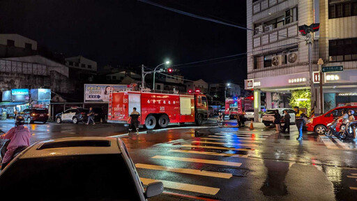 彰化市華山路鐵皮倉庫突起火 左右延燒7間滅火中