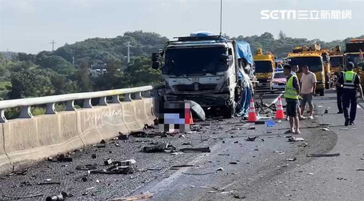 國3苗栗通霄段貨車、砂石車、拖吊車撞成一團 2駕駛當場噴飛身亡