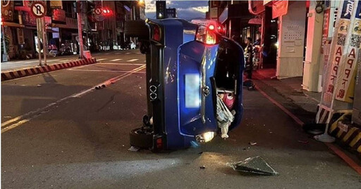 台中男酒駕逆向撞上分隔島 車輛翻肚驚險畫面曝光