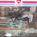 山陀兒颱風17級強風吹爆超商玻璃大門 嚇瘋店內5人驚悚畫面曝光