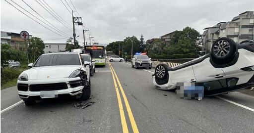 豐田正面衝撞保時捷「大翻車」 網友看事故照片嘆：車主要賠慘了