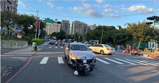 吃無敵星星？ 淡水女騎車逆向狂衝釀禍 撞上轎車全身傷送醫