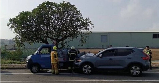 閃神惹禍！高雄女駕「瑞典坦克」擊落小貨車 瓦斯桶連環倒險溢漏