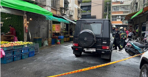 快訊／北市內湖賓士G350d突起火！ 車主急拿滅火器滅火