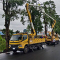 康芮來襲！台電人員坐路邊吃便當邊搶修 曝「停電戶數已逼近30萬」