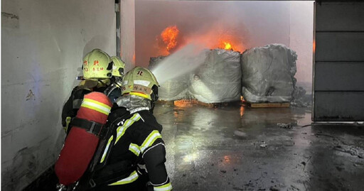 竹縣遠東紡織廠竄火！火勢撲滅無人傷亡 惡臭濃煙釀空汙警報