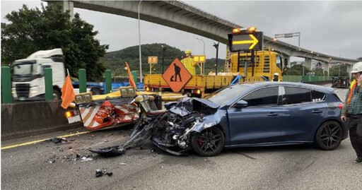 國1連環撞！3車「撞成一團」慘況曝 警火速1時排除路況