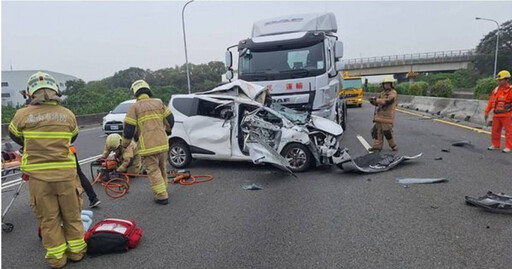 國道1號4車連環撞！半聯結車突左切2小車遭撞噴飛 4人送醫