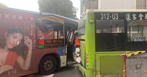 快訊／北市喜來登飯店前嚴重車禍！女行人遭捲公車命危 15人急送醫