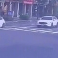 男酒駕載女兒撞左轉車 6歲愛女沒戴安全帽身亡