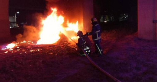 台中轎車撞飛機車再衝橋墩！燒成火球慘況曝 1擦傷2燒傷急送醫