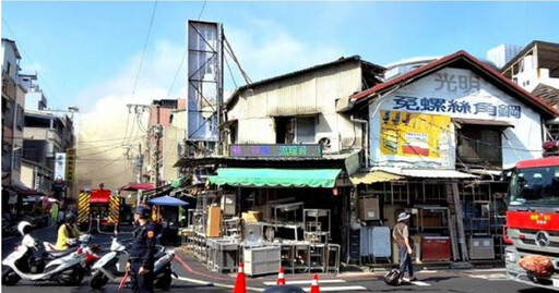 嘉義60年魚湯店大火！狂竄火煙畫面曝 波及2房慘燒毀